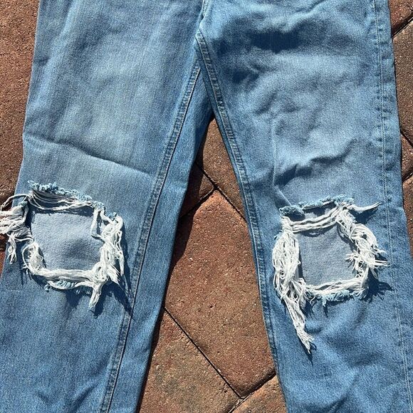 Free People - Ripped Jeans - Cropped Baggy LIKE NEW - Size 26 - Picture 2 of 5